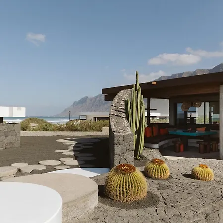 Canaryislandshost I Nativo カレタ・デ・ファマラ