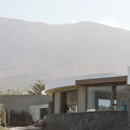 Canaryislandshost I Nativo * カレタ・デ・ファマラ