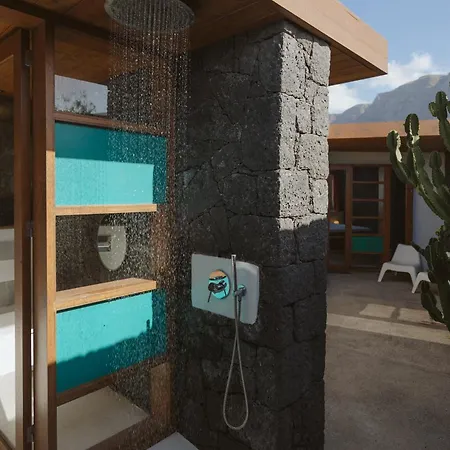 Canaryislandshost I Nativo * カレタ・デ・ファマラ