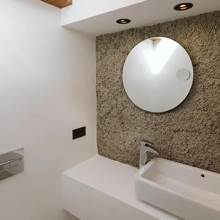 Canaryislandshost I Nativo カレタ・デ・ファマラ