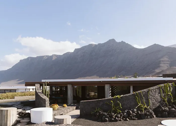 Canaryislandshost I Nativo * فامارا